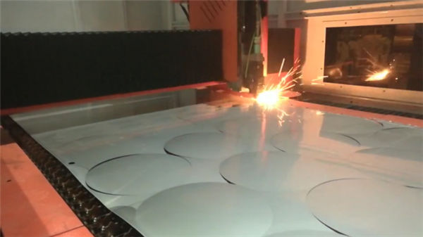 Näytteiden leikkaaminen